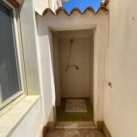 Дом отдыха 200m From The Sea - Large Private Patio With Bbq *