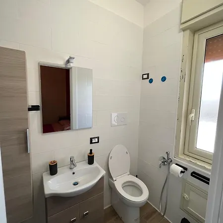 Дом отдыха 200m From The Sea - Large Private Patio With Bbq Triscina
